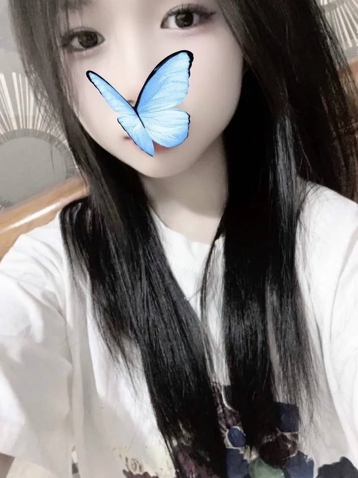 Háng rộng mở to, vú bự trắng muốt, lồn dâm chờ bạn xâm nhập.